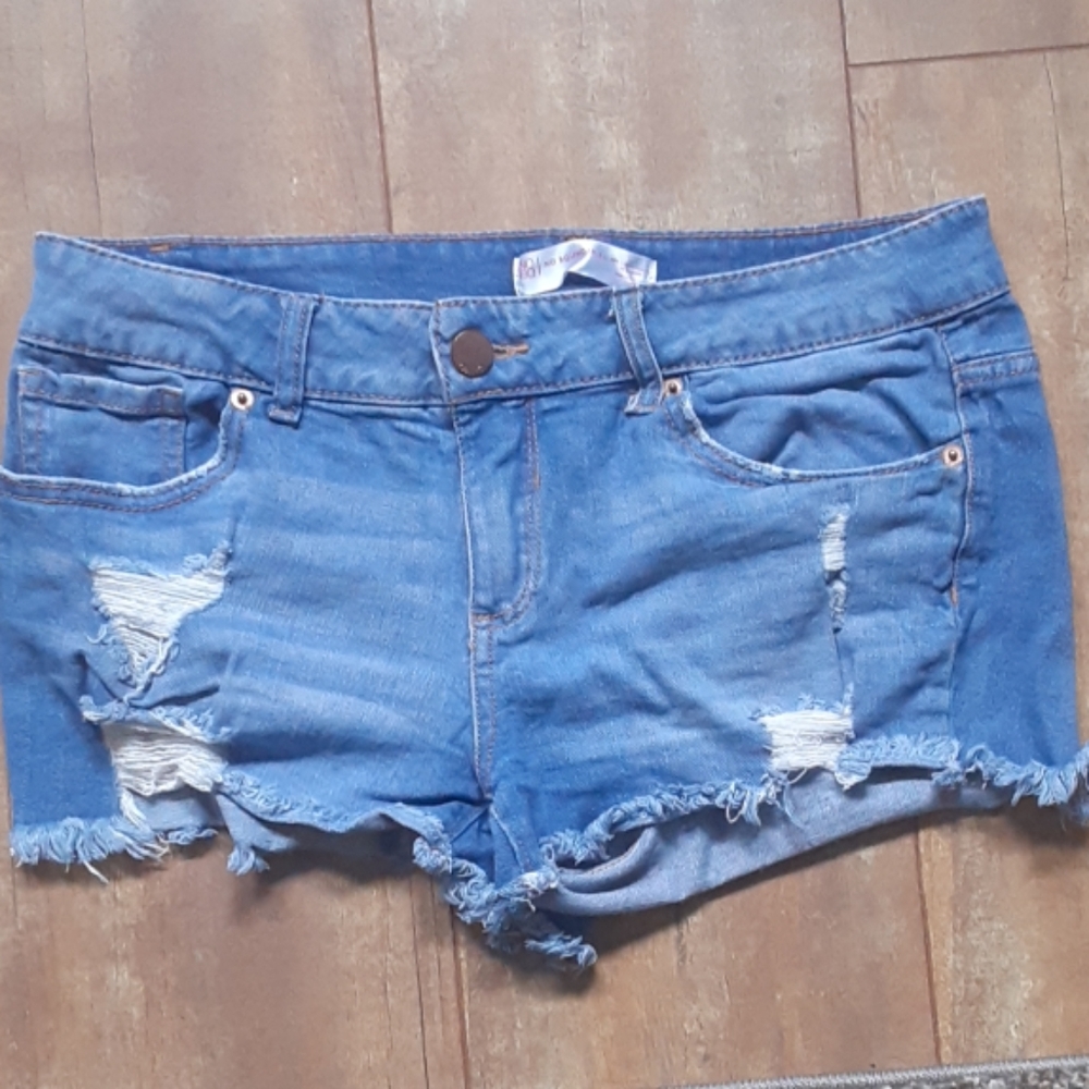 No Boundaries shorts